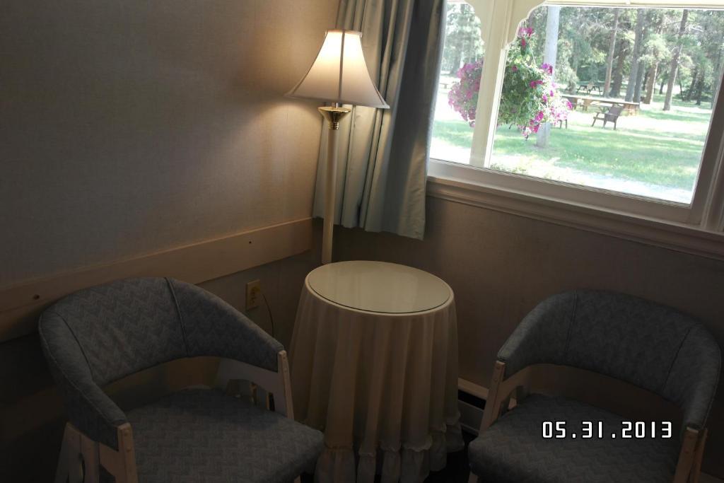 Pinecone Motel Sussex Habitación foto
